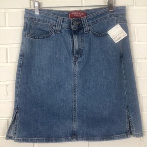 Levi’s Medium Wash Denim Jean Skirt Sz 8